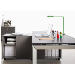 Escritorio de oficina de aluminio con estantes