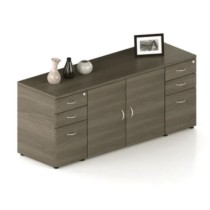 Credenza con Pedestales y...