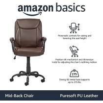 Amazon Basics - Classic Puresoft PU Silla de escritorio acolchada con respaldo medio y reposabrazos, marrón
